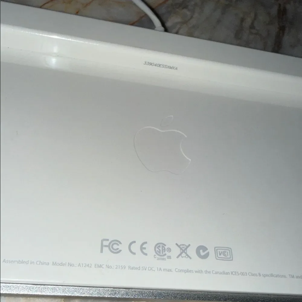 Apple White model A1242 wired USB keyboard Keyboard